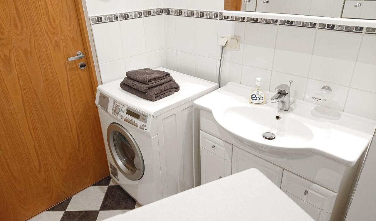 Riga City Center Quiet Apartment With Free Private Parking Екстер'єр фото