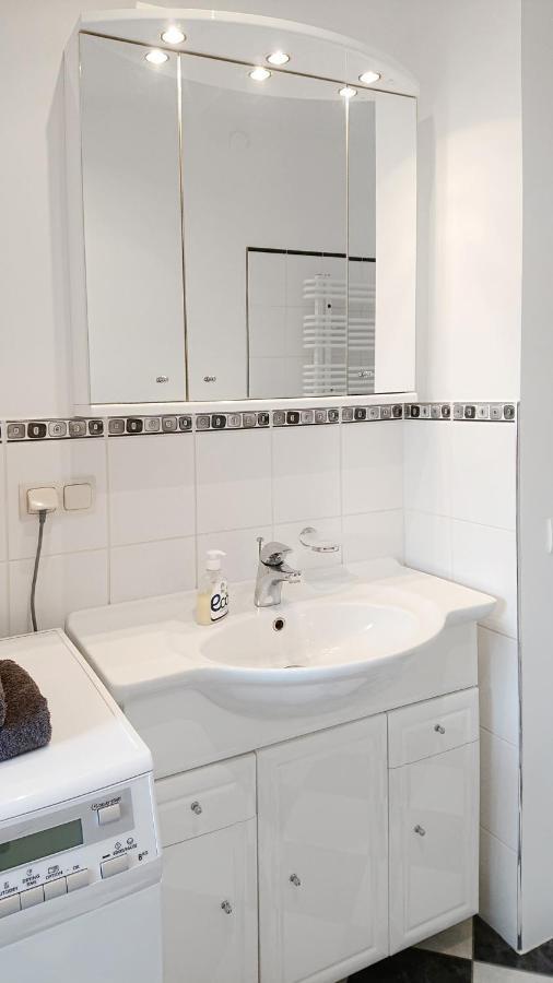 Riga City Center Quiet Apartment With Free Private Parking Екстер'єр фото
