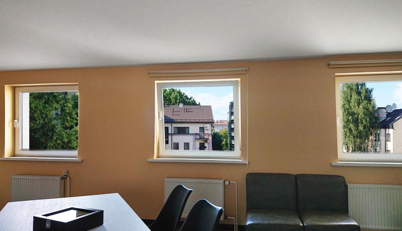 Riga City Center Quiet Apartment With Free Private Parking Екстер'єр фото