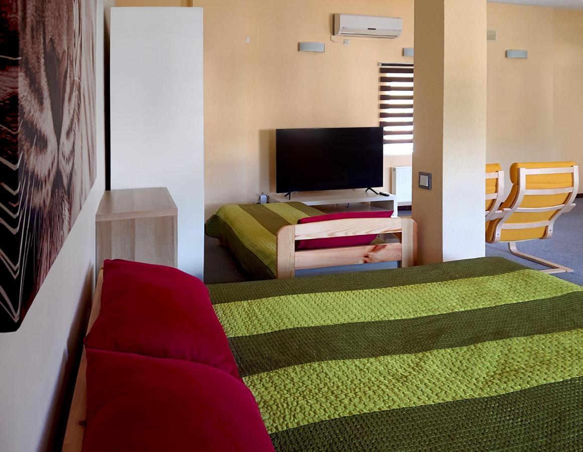Riga City Center Quiet Apartment With Free Private Parking Екстер'єр фото