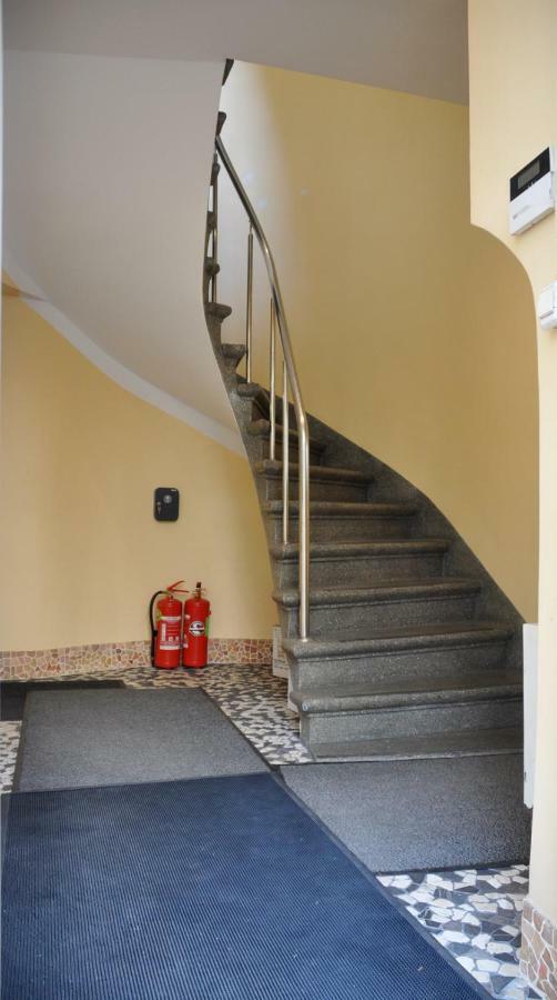 Riga City Center Quiet Apartment With Free Private Parking Екстер'єр фото
